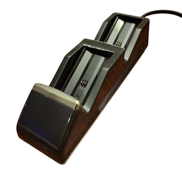 Xbox 360 Gears of War Bundle Console + 3 Controllers + 30 Games - Picture 9 of 9